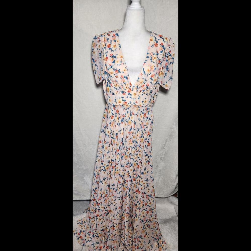 (10) NWOT FLORAL PRINT V NECK PUFF SLEEVE FLOWY GOWN